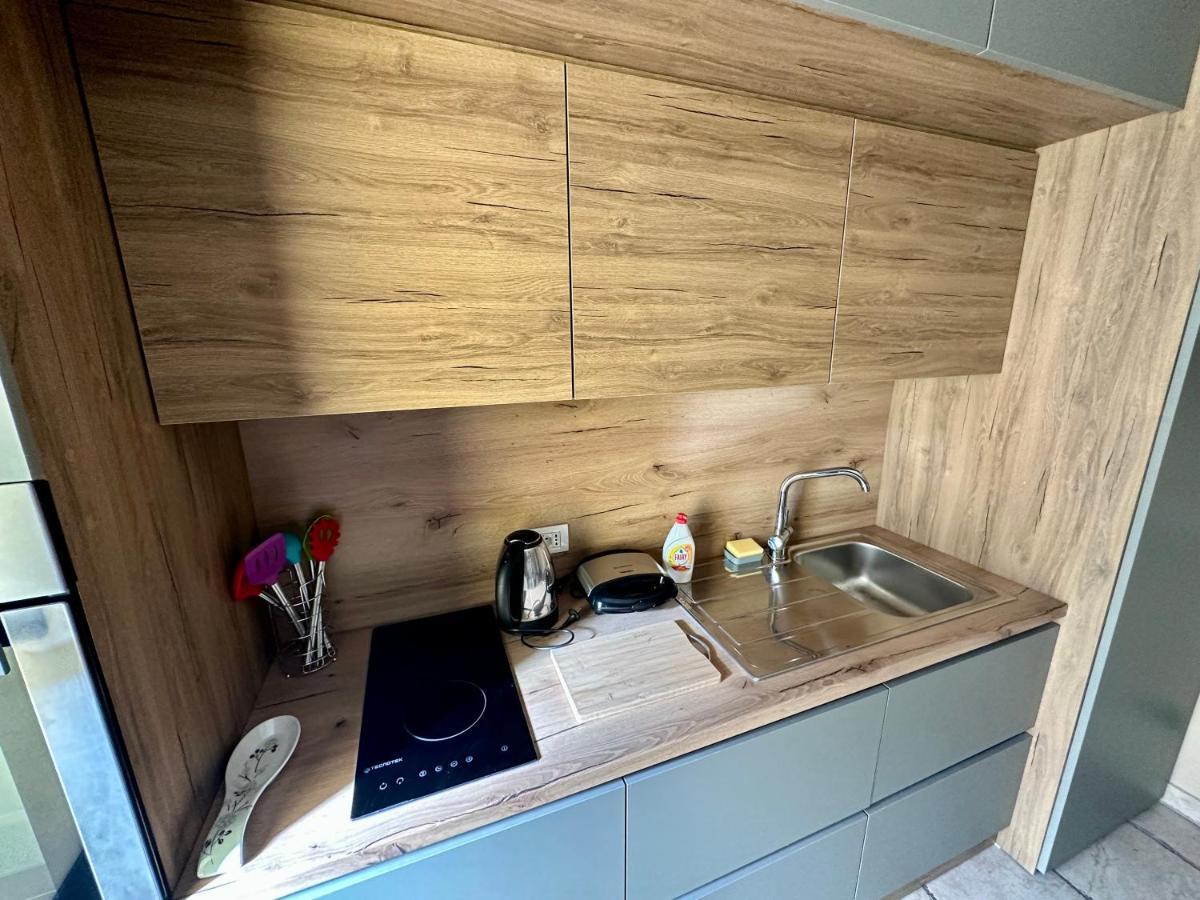Amos City Center Apartment Тирана Екстериор снимка