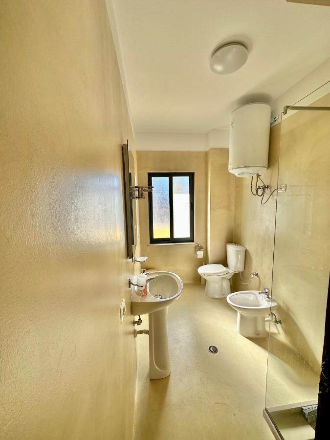 Amos City Center Apartment Тирана Екстериор снимка