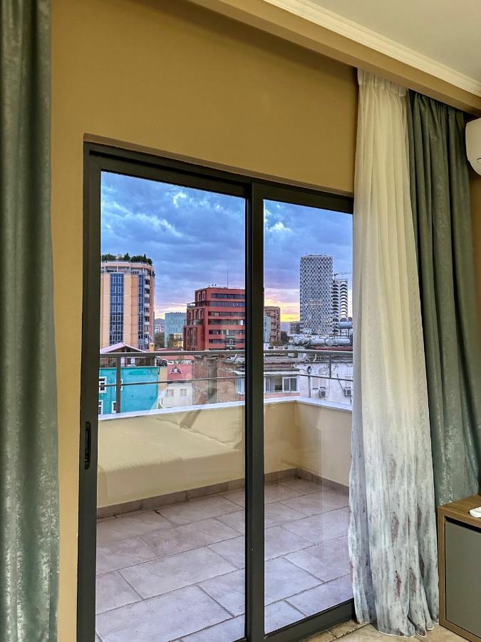 Amos City Center Apartment Тирана Екстериор снимка