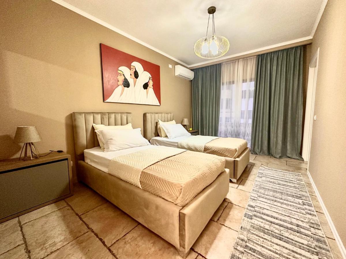Amos City Center Apartment Тирана Екстериор снимка