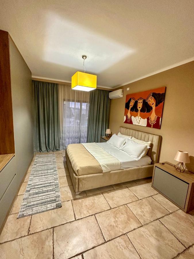 Amos City Center Apartment Тирана Екстериор снимка