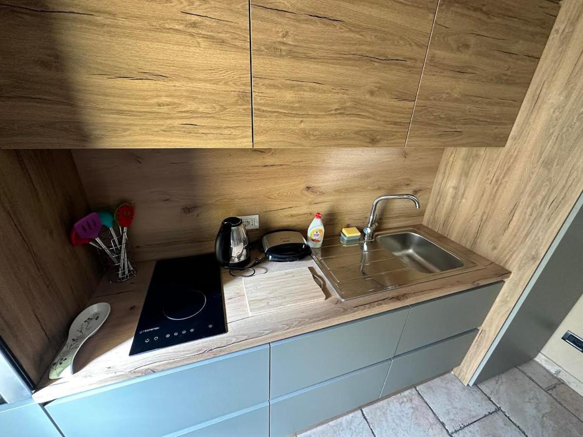 Amos City Center Apartment Тирана Екстериор снимка